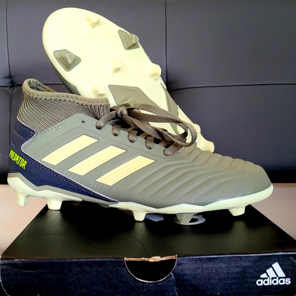 BRAND NEW Adidas Soccer Cleats - Youth size 4.5